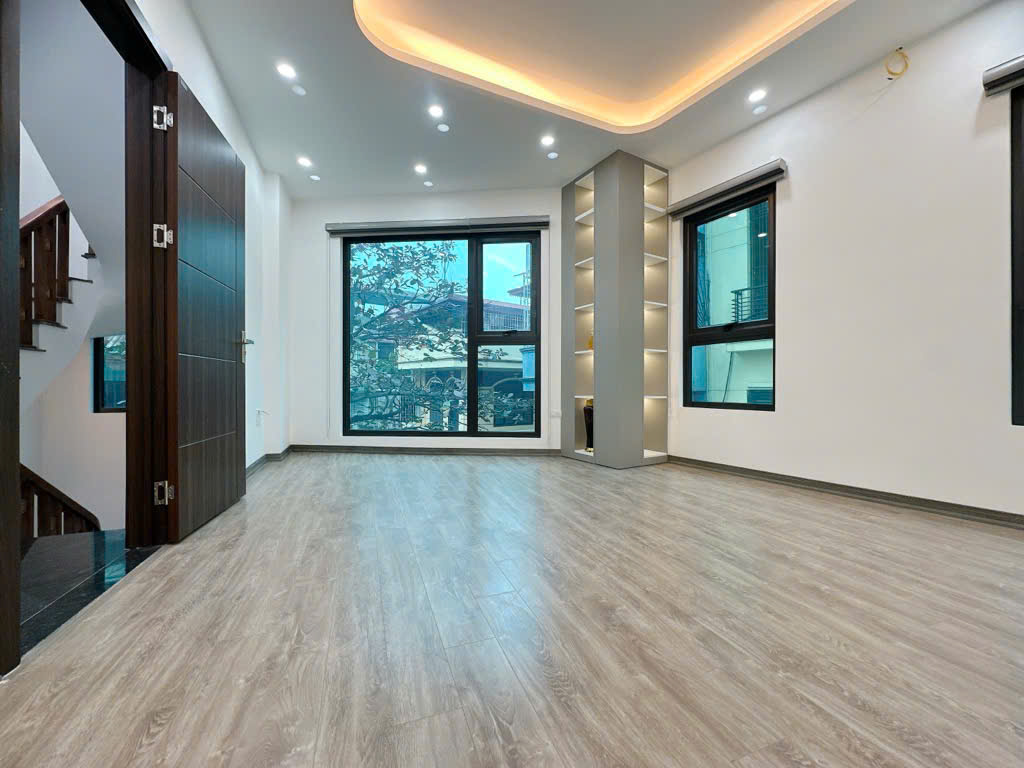 Nhà chuẩn mới, 5 tầng, ở đẹp - kinh doanh tốt, ô tô đỗ cửa